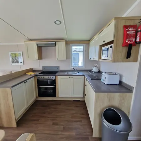 Amc Flamingo Land Caravan, Motorhome & Campervan Hire * Kirby Misperton