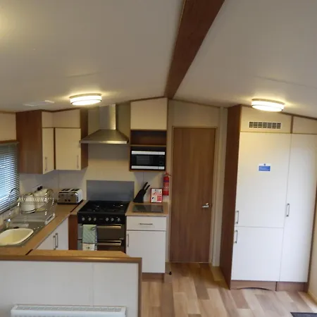 Дом отдыха Amc Flamingo Land Caravan, Motorhome & Campervan Hire *